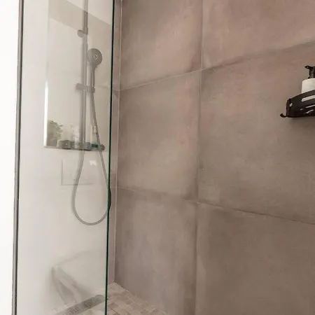 Superbe A 2 Stations De Paris Centre 15min A Pied Du Stade De France Appartement *